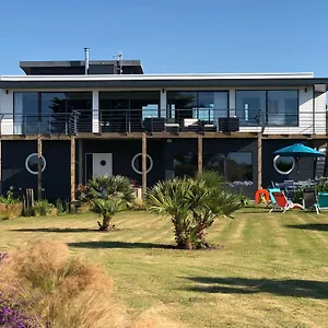 Villa La Maison Bateau Au Bord De, Guissény